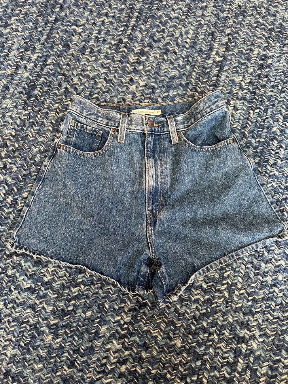 Levis High Waisted Mom Shorts Size 27